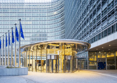 Welcome center-Berlaymont-CEE-vue d'ensemble- vitrine courbe - tolerie