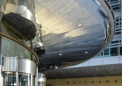 Welcome center-Berlaymont-CEE-vue d'ensemble- tôle inox poli
