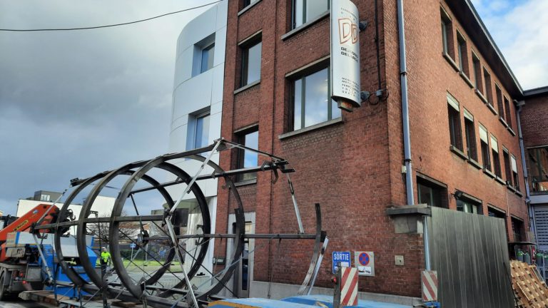 Gare SNCB Mons- charpente ascenseur panoramique acier et vitrages courbés – en exécution